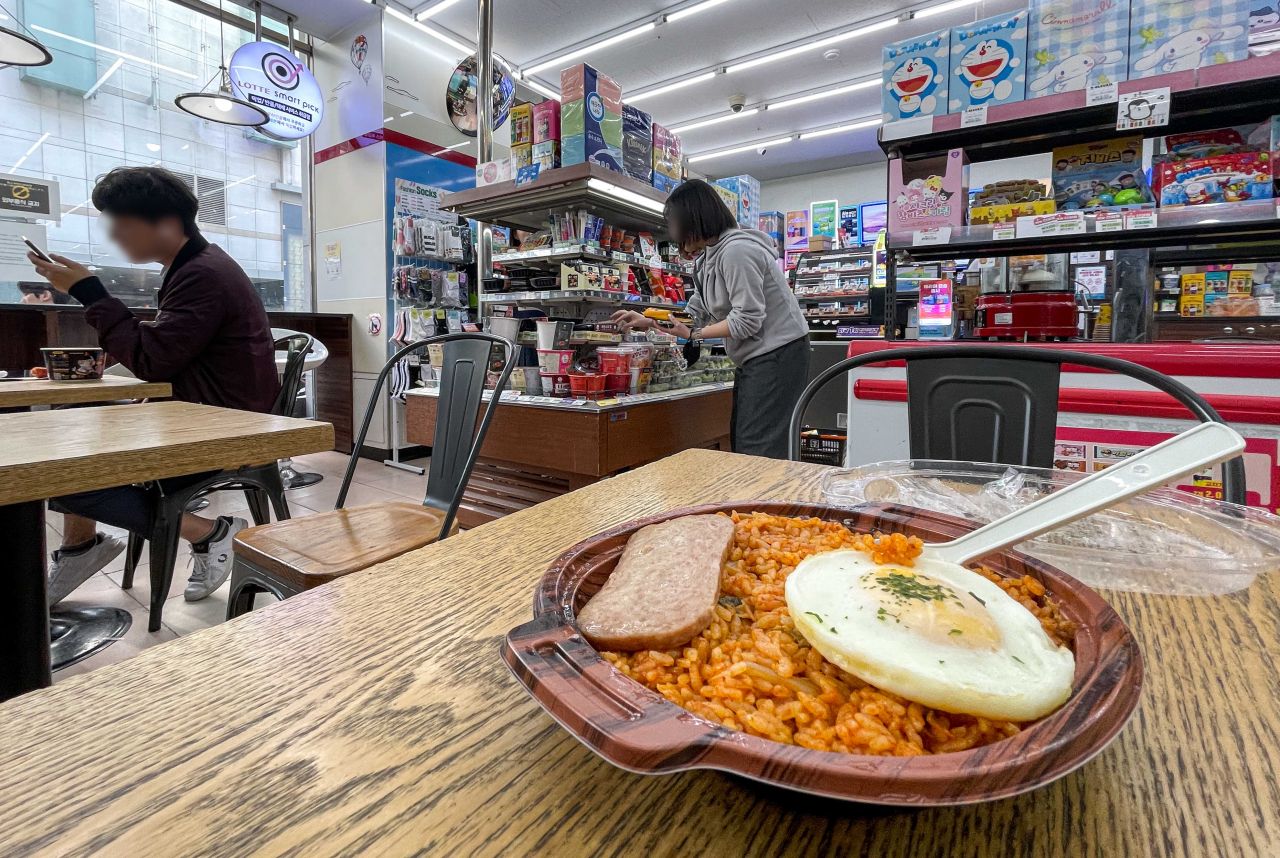 전국민 식탁을 바꾼 간편식…편의점 최애 메뉴는?